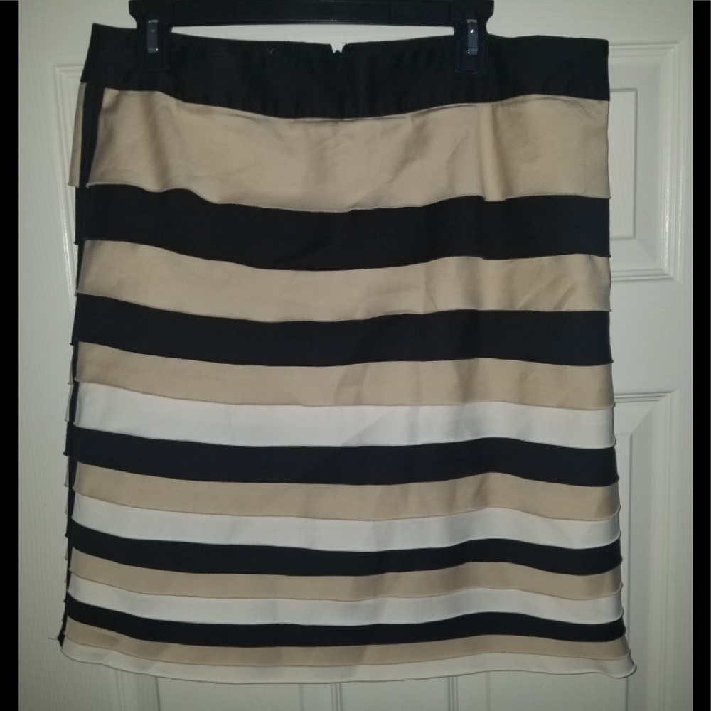 White House Black Market size 14 skirt